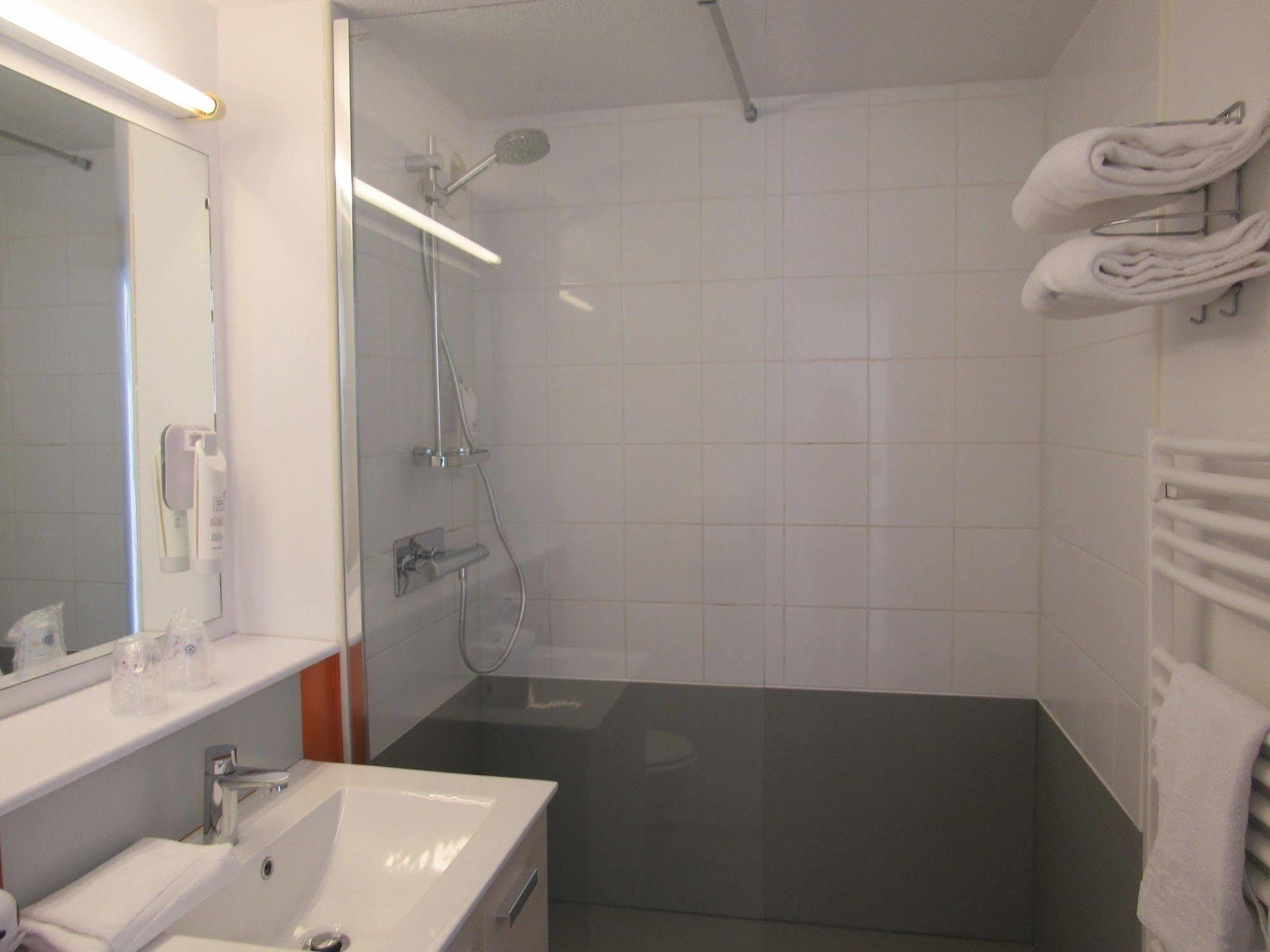Brit Hotel Confort Morlaix Saint-Martin-des-Champs  Bagian luar foto